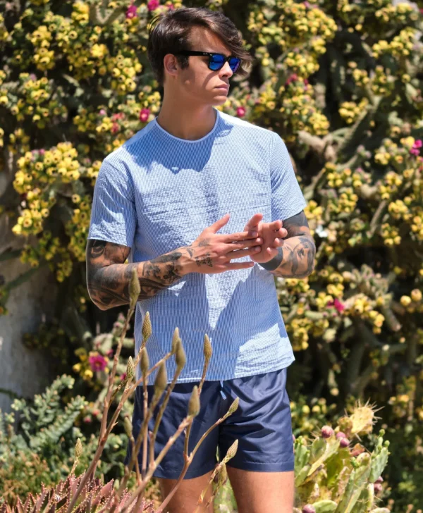 Costume da Bagno Blu abbinato a Tshirt rigata in tessuto cotone goffrato