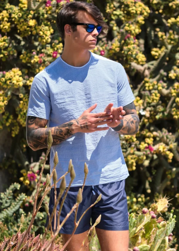 Costume da Bagno Blu abbinato a Tshirt rigata in tessuto cotone goffrato