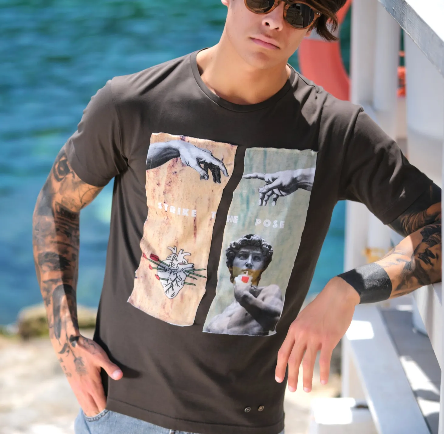 tshirt_made_in_italy_fant_0-8.webp Tshirt made in Italy fantasia strike the pose 100% cotone jersey pettinato -DESIGN -